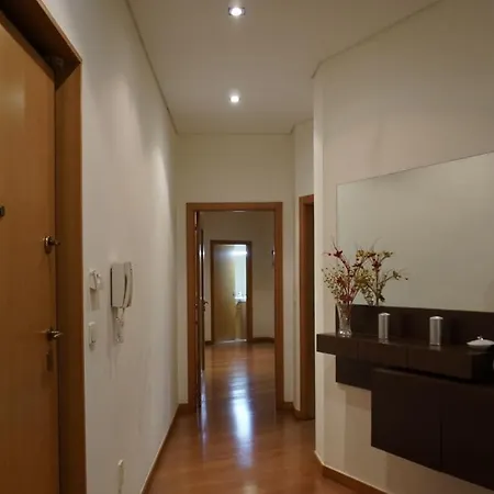 Lovely 3-Bedroom Apartment With Indoor Fireplace Apartamento *