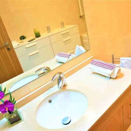 Lovely 3-Bedroom Apartment With Indoor Fireplace Apartment