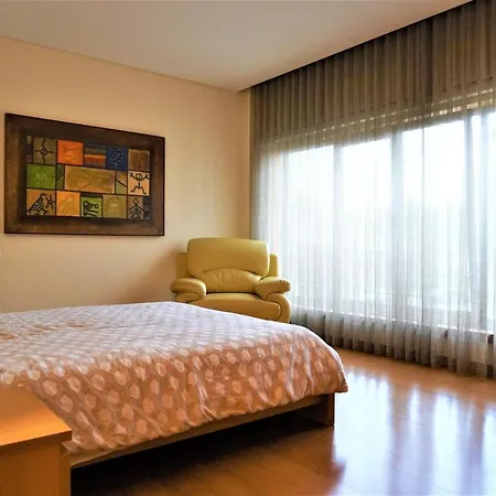 Lovely 3-Bedroom Apartment With Indoor Fireplace