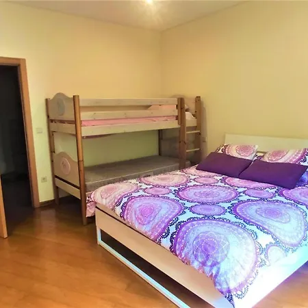 Lovely 3-Bedroom Apartment With Indoor Fireplace Braga
