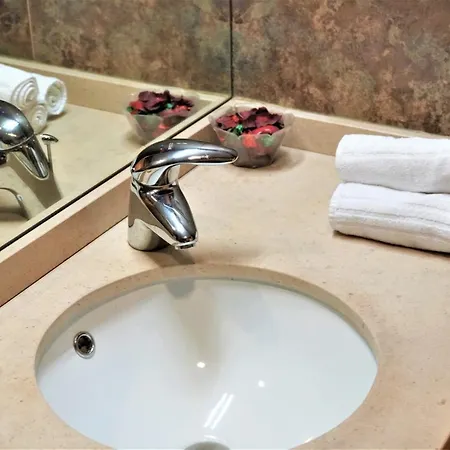 Lovely 3-Bedroom Apartment With Indoor Fireplace Apartamento